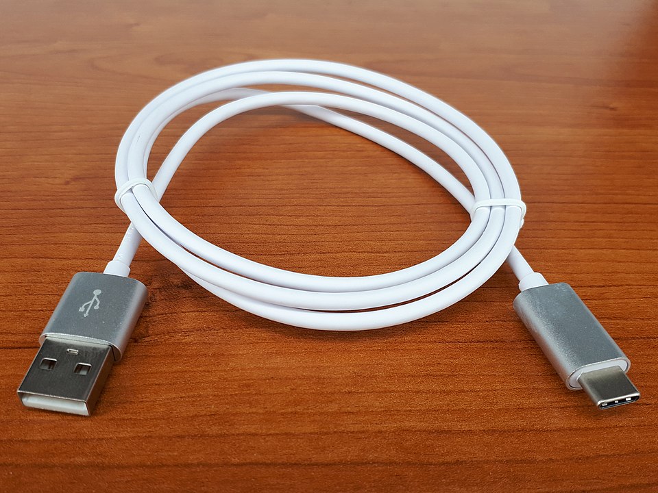 File:USB-C cable 2017 A.jpg