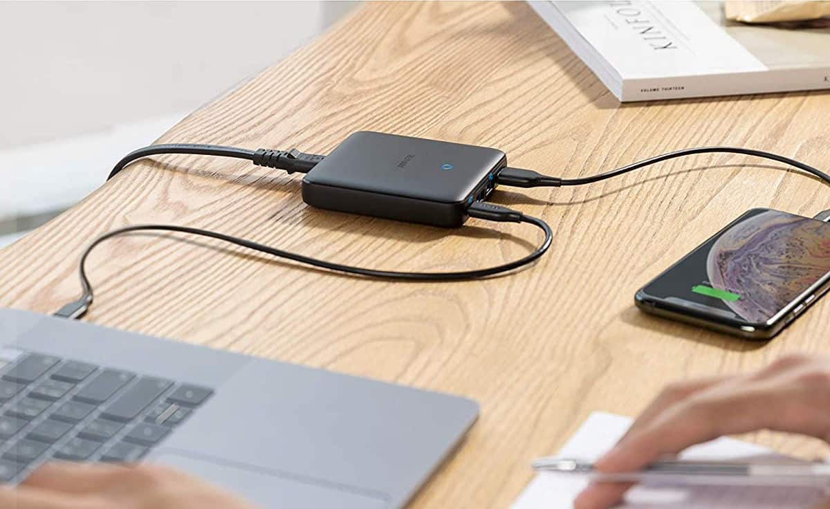 Anker Powerport III Atom 65W lifestyle