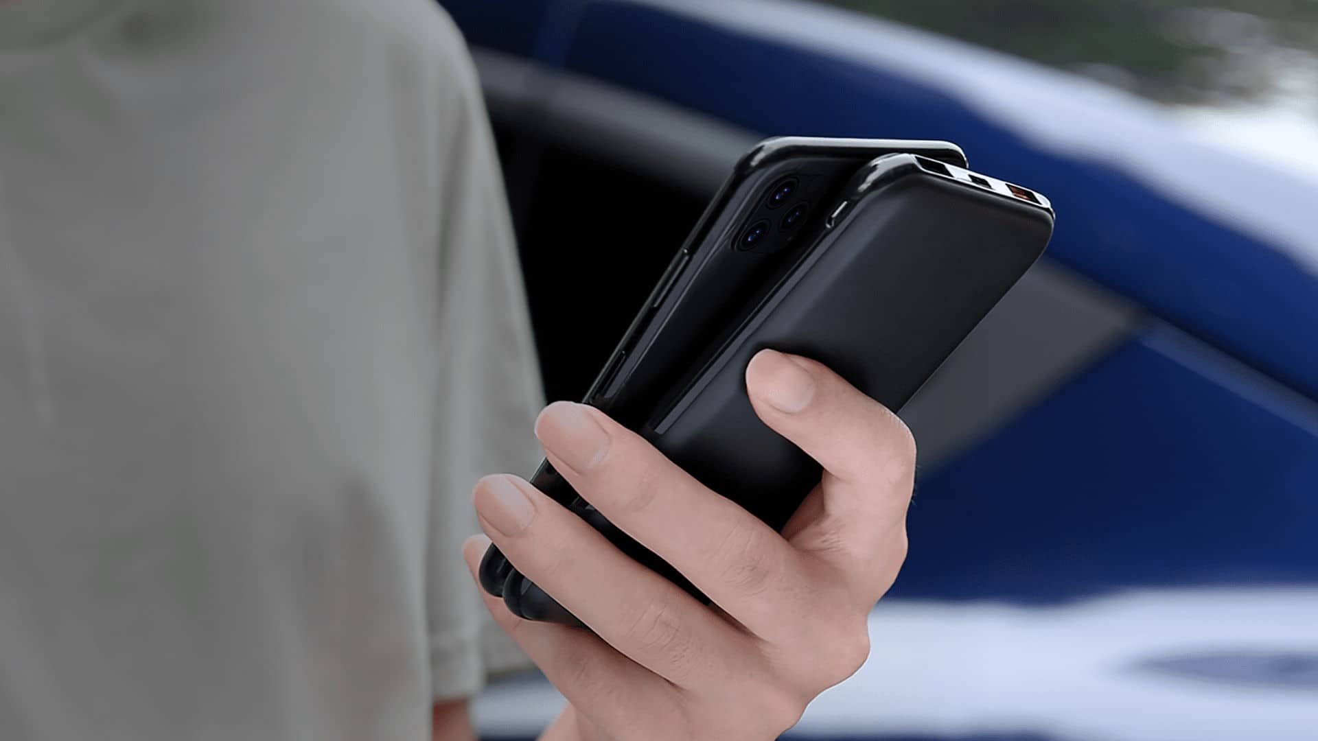 Aukey Sprint Wireless Power Bank lifestyle image