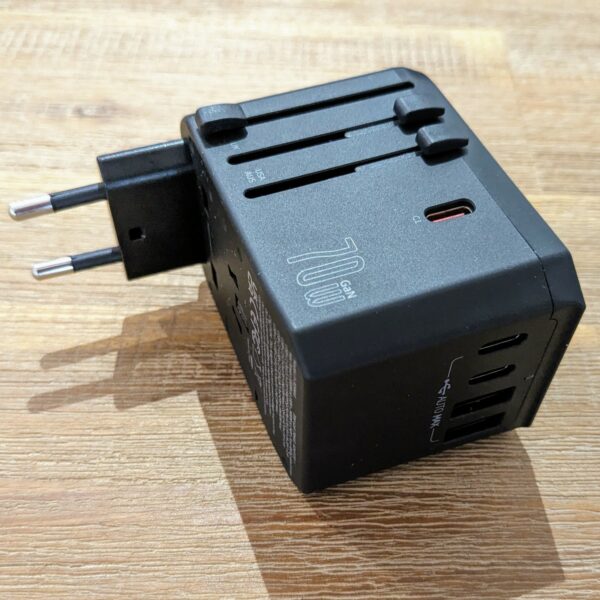 Best Universal Adapter: Unidapt 70W Travel Adapter